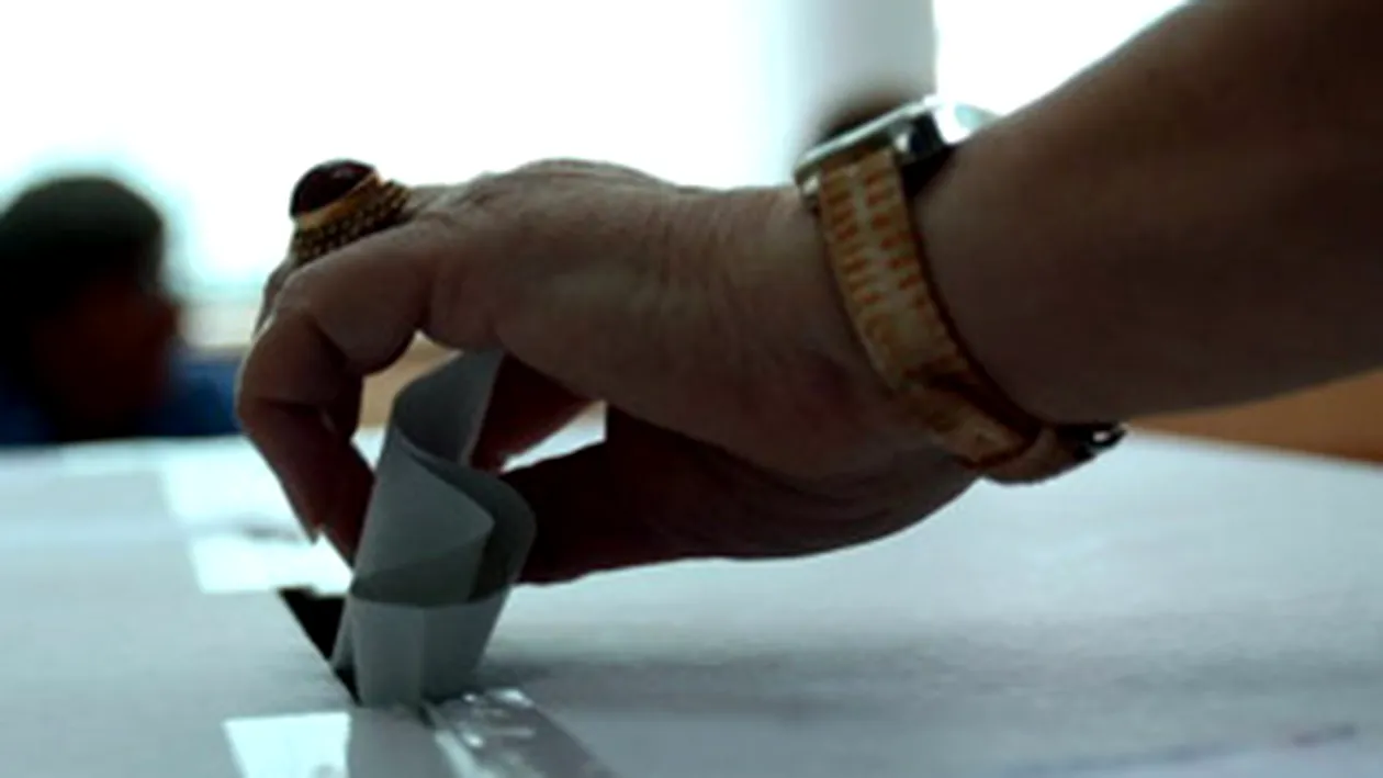 Votarea, suspendata o jumatate de ora in sase sectii din Mures unde buletinele s-au stampilat gresit