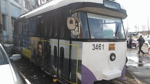 Și-a înjunghiat iubita în tramvai! Reacția uluitoare a pasagerilor