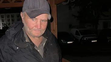 Imaginile bătrâneții chinuite. El este Adrian, românul care doarme pe o bancă din Filiași, după ce mama lui a amanetat casa: „Un domn a aruncat cu un covrig în mine. L-am ridicat, l-am mâncat și i-am mulțumit!”