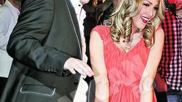 Ilinca Vandici s-a lasat pipaita de un artist