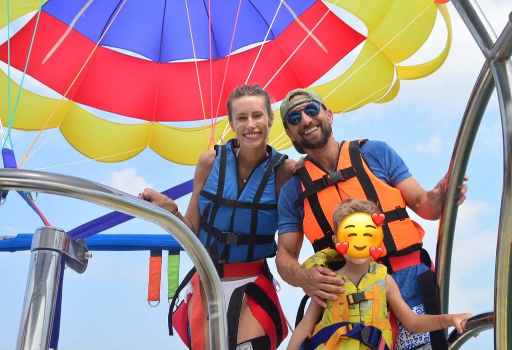 Gabriela Prisăcariu, gest de curaj la 33 de ani. Soția lui Dani Oțil a făcut parasailing pentru prima dată