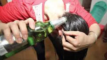 Berea nu este doar pentru baut! Afla ce se intampla daca iti dai cu ea pe par