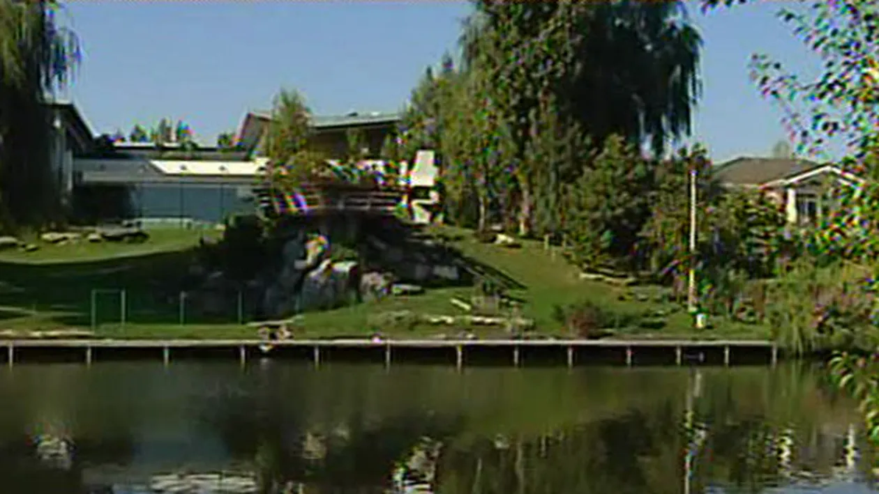 Cristi Chivu si Adelina locuiesc in cea mai scumpa casa din Romania! Afla cat a costat imobilul de lux!