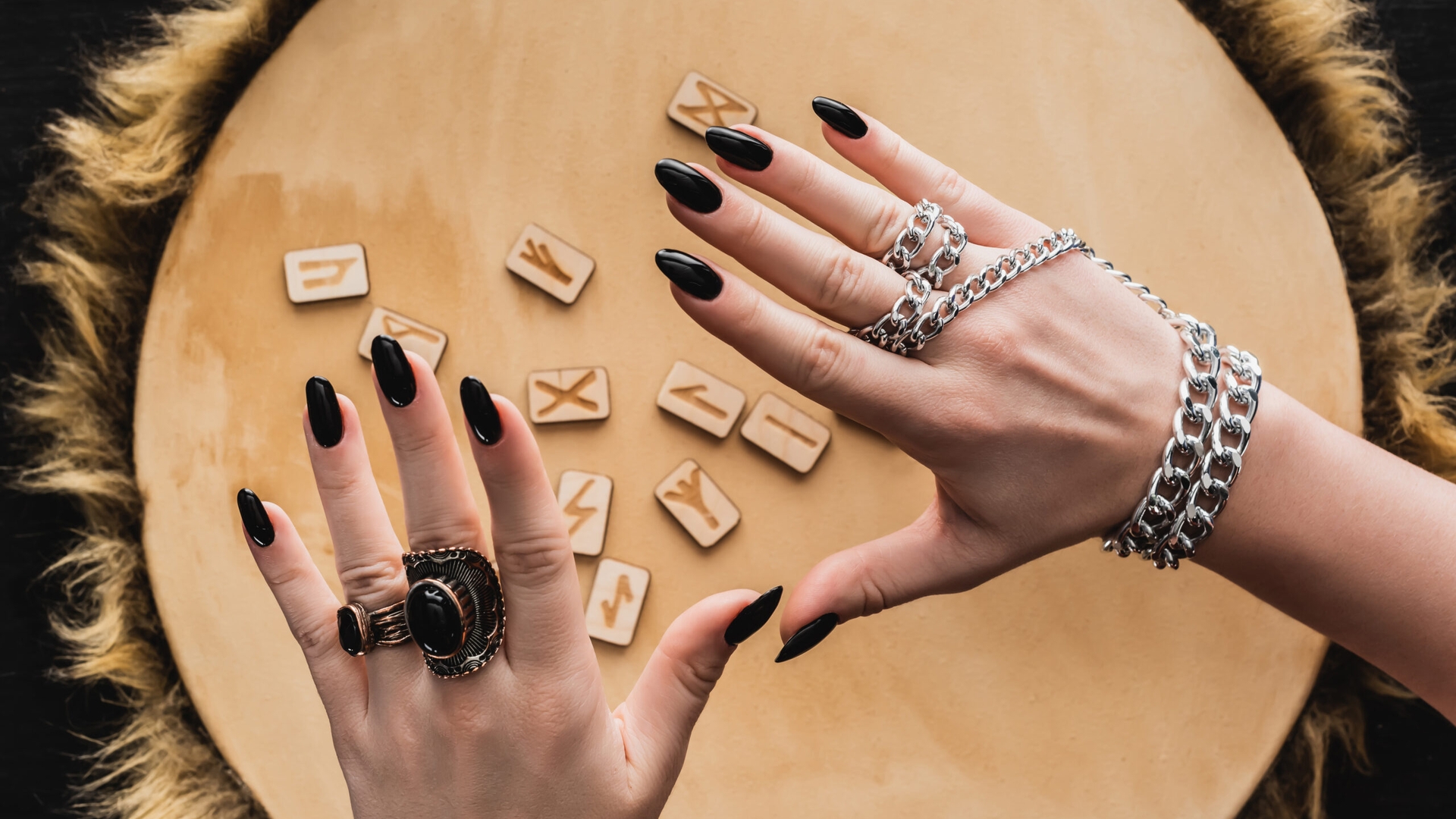 Horoscop rune azi, 30 aprilie 2026. Nativii Săgetător intră astăzi în cea mai frustrantă zi din calendar: toată lumea îi cere dovezi în loc să îl creadă pe cuvânt