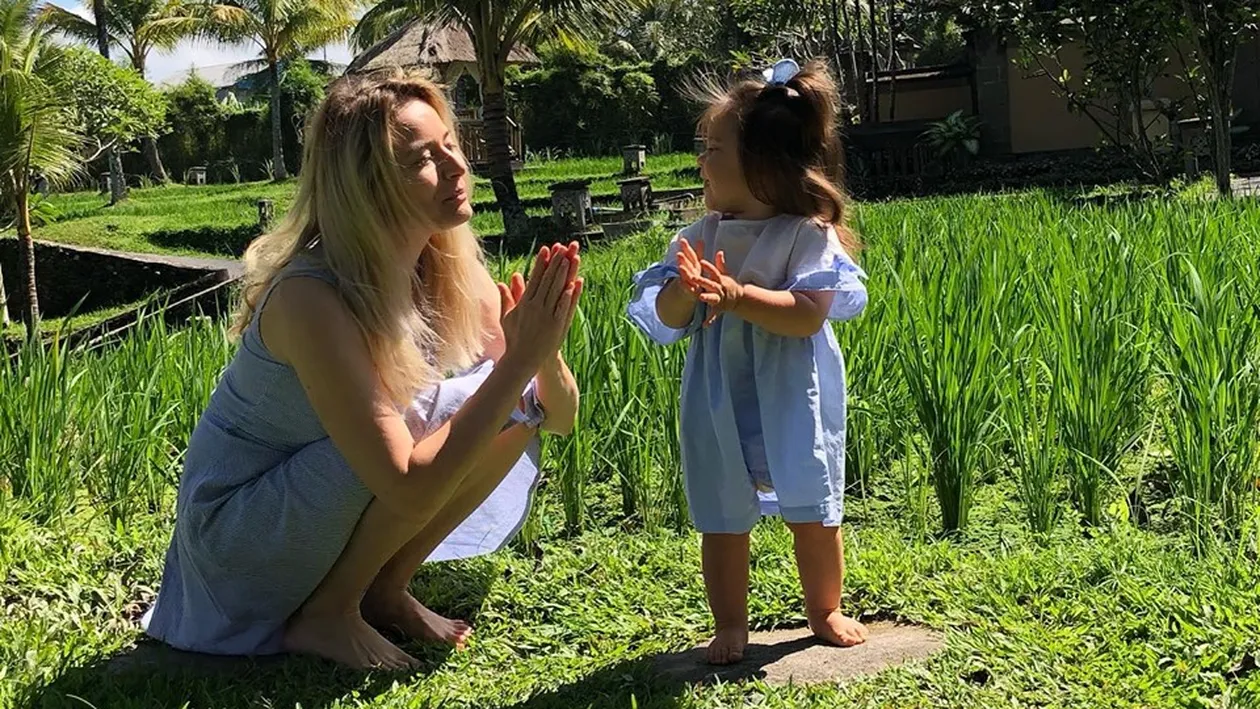 Criticată că este nedezlipită de fetița ei, Laura Cosoi le închide gura răutăcioșilor: ”Nu vrem să demonstrăm nimic”