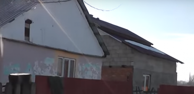 O familie din Paşcani primeşte 1.000 de dolari pe lună ajutor social: „„Am zece copii. Mai creştem un purcel, altceva ce să fac?”