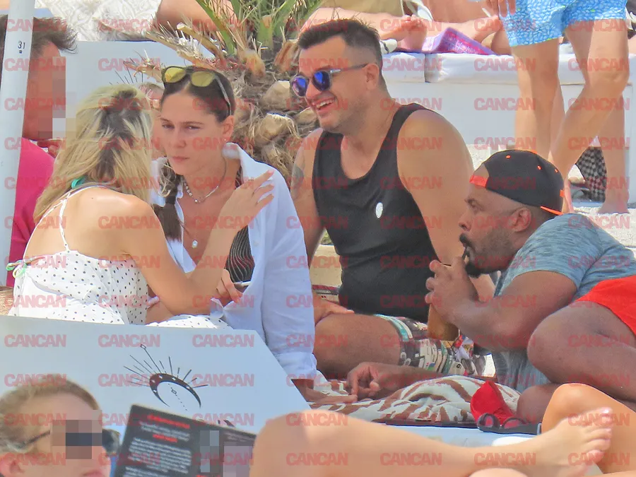 Nașii și finii, la relaxare, pe o plajă din Mamaia 