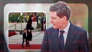 Fiul lui Nicușor Dan a oferit un moment viral la Catedrala Mântuirii Neamului! Gestul lui l-a făcut pe președintele României să râdă