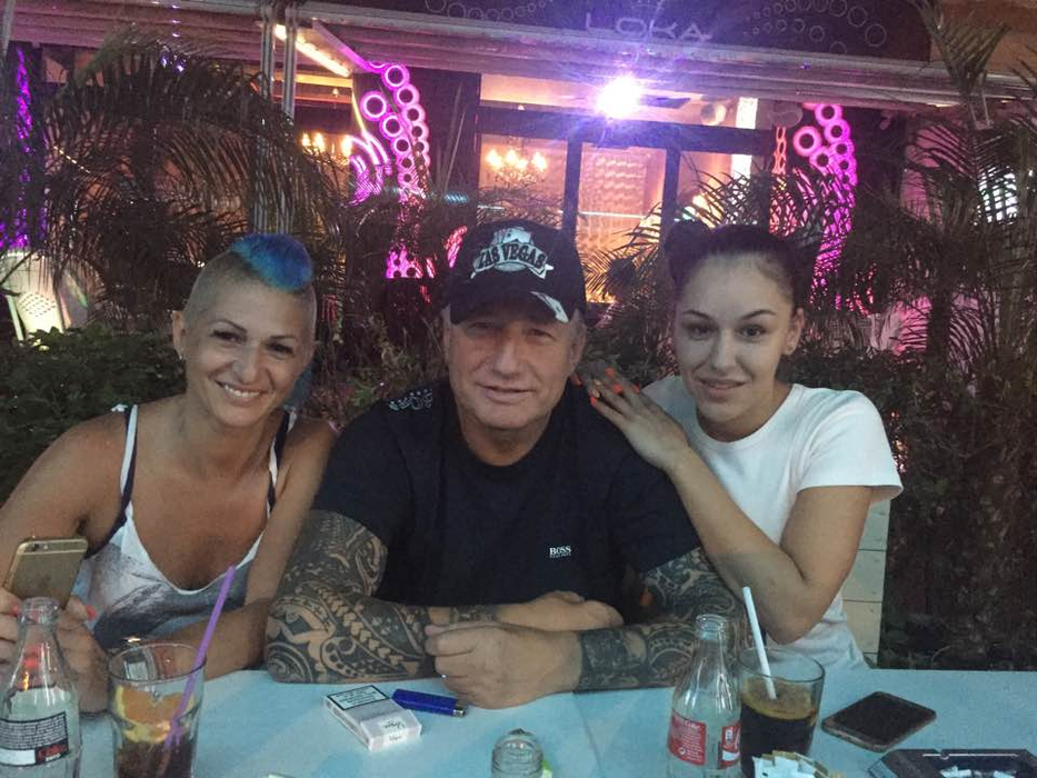 Maharu nu poate renunța la petreceri