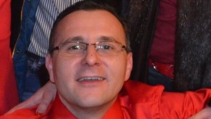 Incredibil! Primarul care chema oamenii la munca prin apeluri pe Facebook s-a ales cu terasa incendiata!