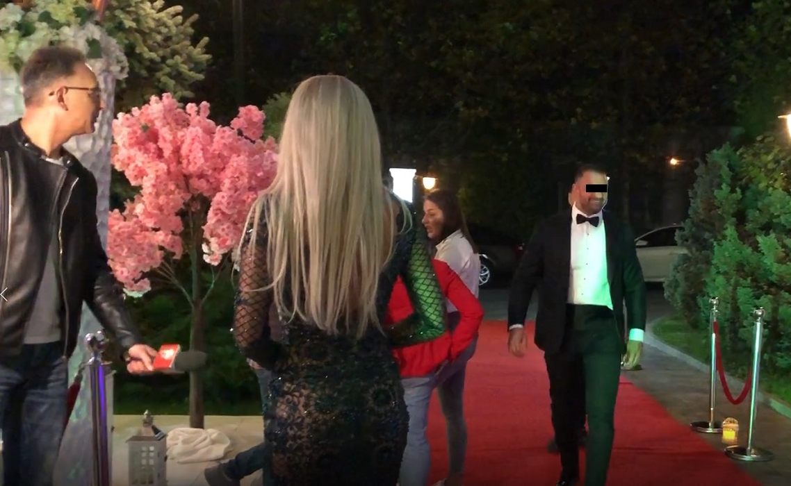 Bianca Drăgușanu, în lacrimi înainte să fie premiată aseară! Ce a pățit vedeta și cum a reacționat după ce soțul i-a călcat rochia scumpă | VIDEO EXCLUSIV