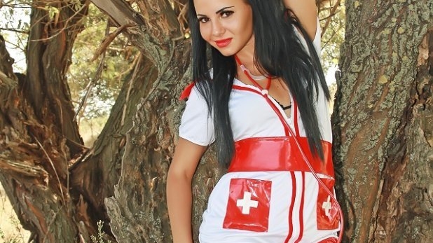 ELENA de la ”Insula iubirii” ajunge pe masa de operaţie. Ce îmbunătăţiri urmează să-şi facă

