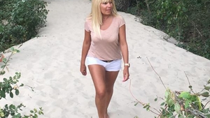 ELENA UDREA a dat cărţile pe faţă! A anunţat că se mărită şi că va avea un copil