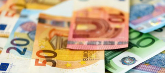 BANCUL ZILEI. Soţia: – Am luat 200 de euro din buzunarul de la vestă