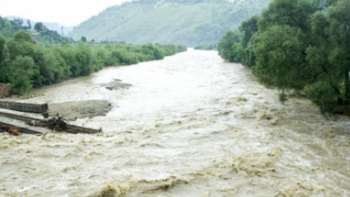 Vremea ne dă bătăi de cap! A fost emis COD PORTOCALIU de inundaţii şi vreme rea