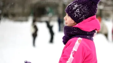 Codul portocaliu de ninsoare şi viscol face ravagii! În ce oraş din România au fost suspendate cursurile 