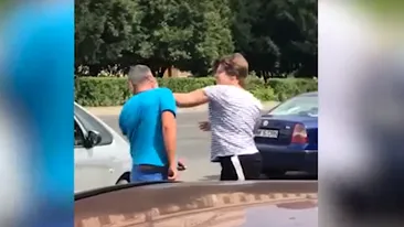 Nu e banc! Un bărbat a fost bătut pe stradă de soţie în centrul Aradului
