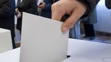 Cum au votat astăzi românii infectați cu noul coronavirus. Ce reguli s-au aplicat