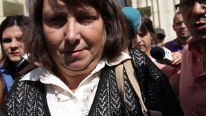Tanara care i-a dat drumul cainelui ucigas traieste pe picior mare. Se plimba cu masini de lux si are avocat langa Cismigiu