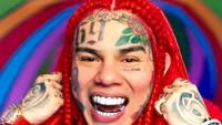 Casa lui Tekashi 6ix9ine a fost invadată de bărbați înarmați! Mama artistului care a cântat la 'Beach, Please!',  ținută cu forța
