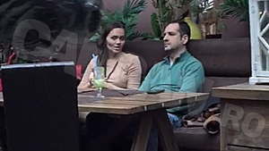 Cristina e pofticioasă rău. Soţia lui Mădălin Ionescu a „păcătuit” de faţă cu el!