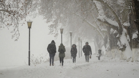 Iarna își face simțită prezența: Meteorologii au anunțat ninsori și vreme rece
