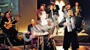Compozitorul Sile Dorel a luat foc cand a vazut ca Ionita si Viorica de la Clejani continua sa-i cante piesa