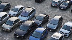 Toți șoferii trebuie să afle! Taxa pentru parcarea de reședință va ajunge până la 600 de lei pe an