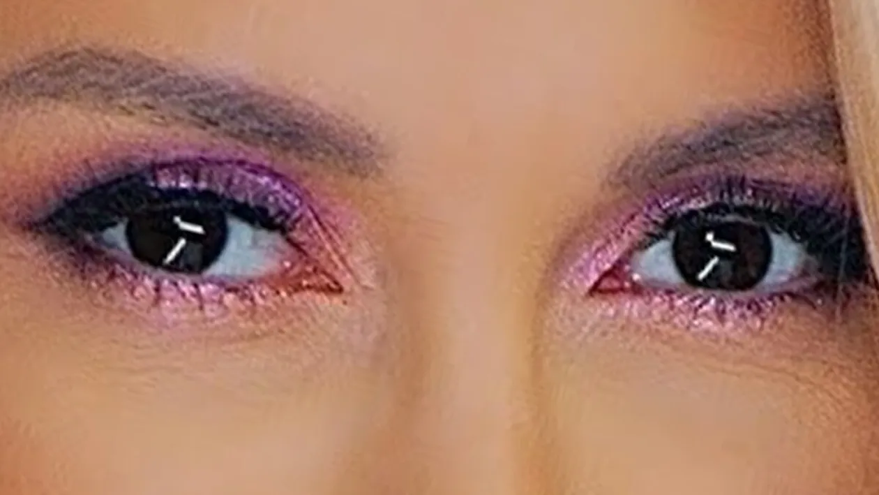 Test VIP | Acești ochi aparțin unei celebre cântărețe din România. Numiți-o!