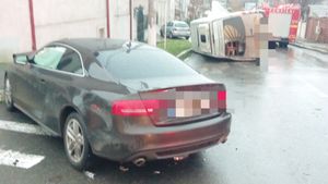 Accident grav cu un microbuz la Turnu Măgurele! După impact, vehiculul s-a răsturnat. Doi pasageri au ajuns la spital