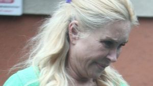 Suferă baba la frumuseţe! Vica Blochina, sacrificii ca să scape de riduri