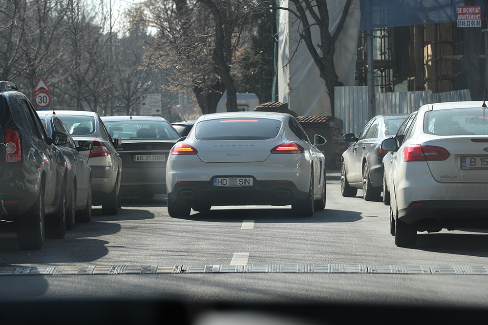 Aceasta e maşina pe care o conduce acum Mădălina Enache, un Porsche Panamera