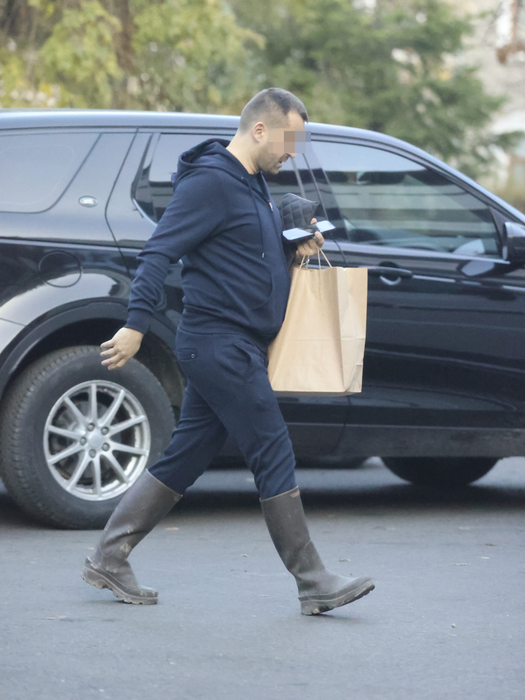 ”Termopane” i-a cumpărat mâncare iubitei (Foto: CANCAN.RO)