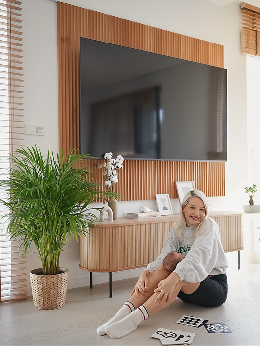 Cum arată apartamentul de lux în care locuiește Carmen Grebenișan! Influencerița a schimbat macazul: „M-am lăsat de stilul industrial”