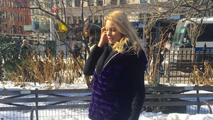Valentina Pelinel isi ascunde burtica de gravida! Vedeta isi alege haine care nu o dau de gol