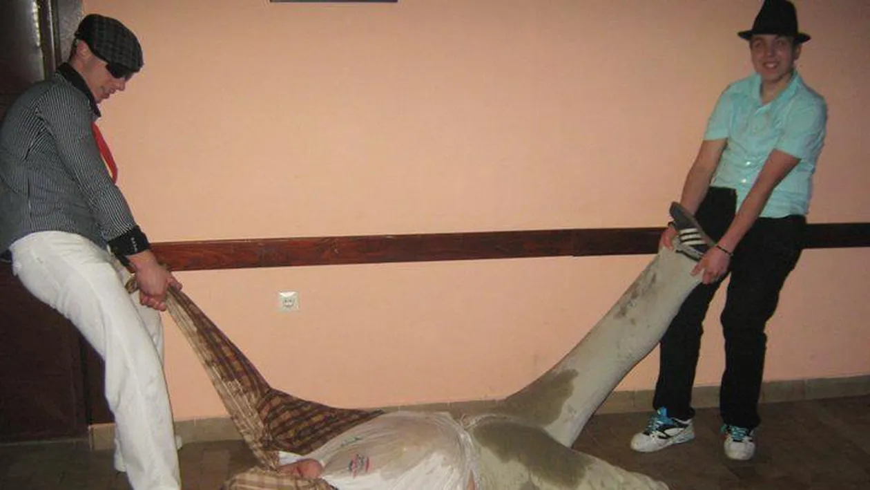 Bautura cand imi vine, rup camasa de mine, cad in vine, ma fac praf si nu ma pot abtine!