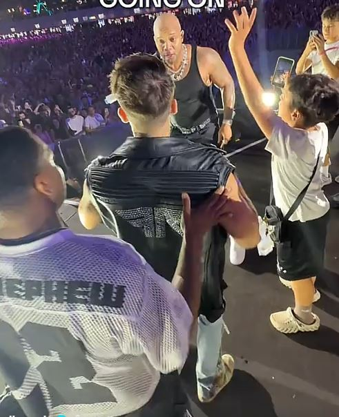 Emil Rengle, show de senzație alături de Flo Rida la UNTOLD! Rapper-ul american l-a dezbrăcat pe dansator pe scenă: „Mi-a dat hainele lui”