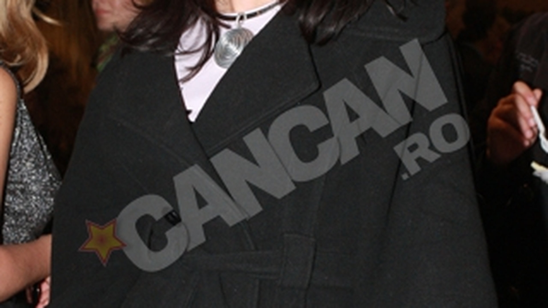 Anca Turcasiu: "In fiecare an stau la plaja cate trei ore pe zi timp de trei luni, dar sunt atenta cu soarele pentru ca mama a murit de cancer"