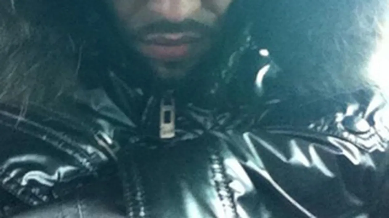 Ghinionistul ghinionistilor! Alex Velea si-a facut un obicei din a ramane inzapezit! Vezi cum tremura de frig artistul