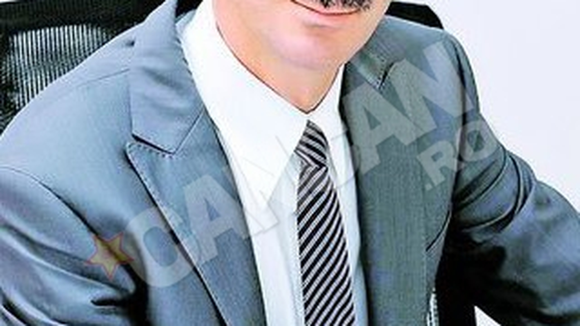 Afaceristul Adrian Prodanel a facut avere din imobiliare, mase plastice si vanzari de masini de lux, dar teatrul este pasiunea vietii lui