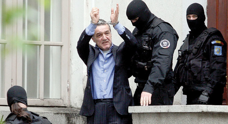 În dosarul "Valiza", Gigi Becali a fost condamnat la trei ani de închisoare cu executare