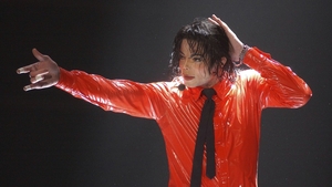 Michael Jackson visa să se însoare cu una dintre cele mai faimoase cântărețe din lume. Fostul bodyguard al artistului face noi dezvăluiri