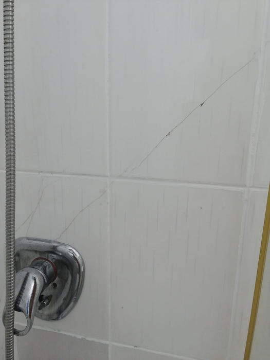 Reclamații în lanț la un hotel din Eforie Nord: „N-aș sta în cocina asta nici dacă m-ar plăti ei”. GALERIE FOTO