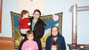Povestea tulburatoare a unei mame cu 4 copii care este umilita de sotul de care a divortat! Femeia se zbate sa isi salveze fiul!
