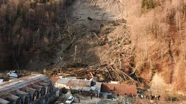 Dezastru în Prahova! Alunecarea de teren înaintează, iar 130 de oameni au fost evacuați. VIDEO