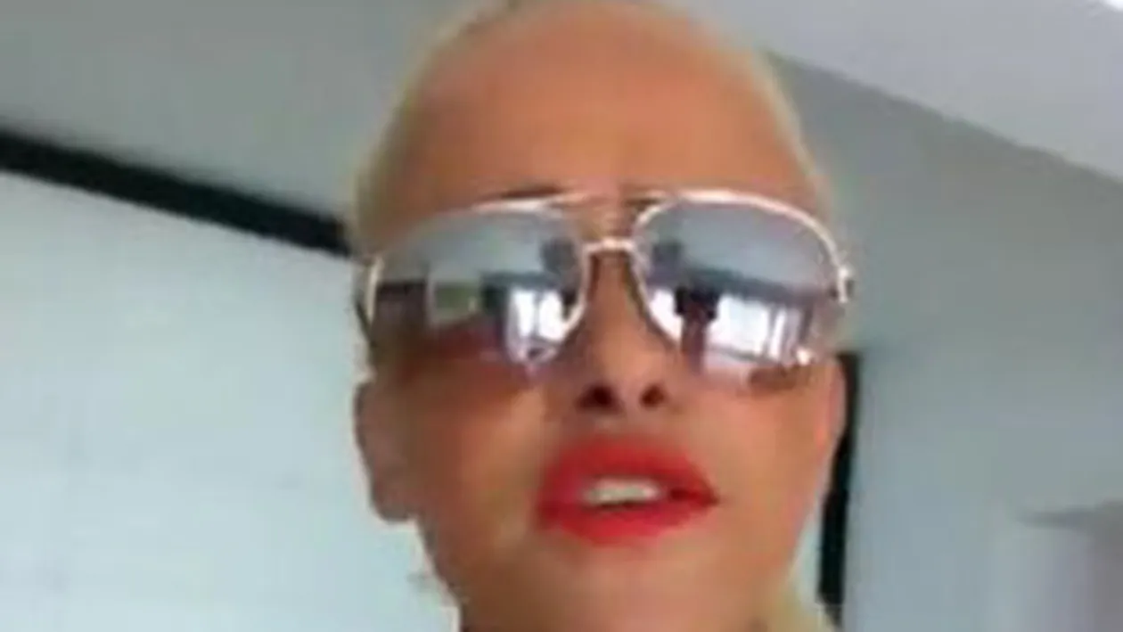 VIDEO Anda Adam s-a facut de ras pe Facebook! A incercat sa-si impresioneze fanii cantand o piesa live! Vezi aici cum i-a iesit!