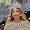 Beyonce vinde o cutie goală din lemn cu aproape 1.000 de dolari. Fanii au luat foc: „Pentru banii ăștia trebuie să ieși tu din ea”