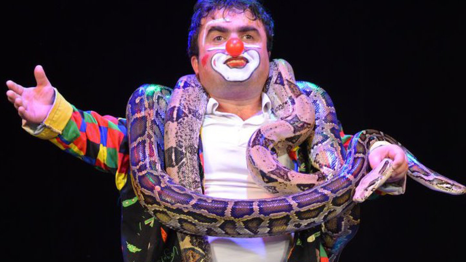 La o zi după ce ,,piticul Colorado‘’ a fost înmormântat s-a ţinut spectacolul de circ! Ce scria pe afişul show-ului a lăsat pe toată lumea cu gura căscată