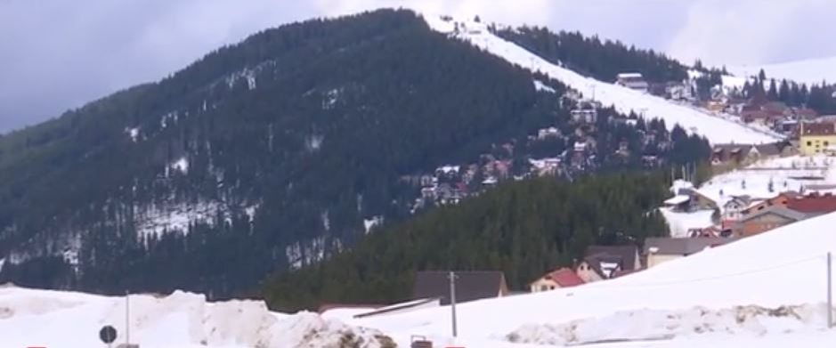 Iarnă în aprilie! Strat de zăpadă de 20 cm în România. Meteorologii anunță ploi torențiale și ninsori