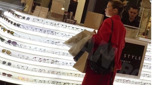 Gina Pistol, în rolul lui Moş Crăciun! Cum a fost fotografiată blonda